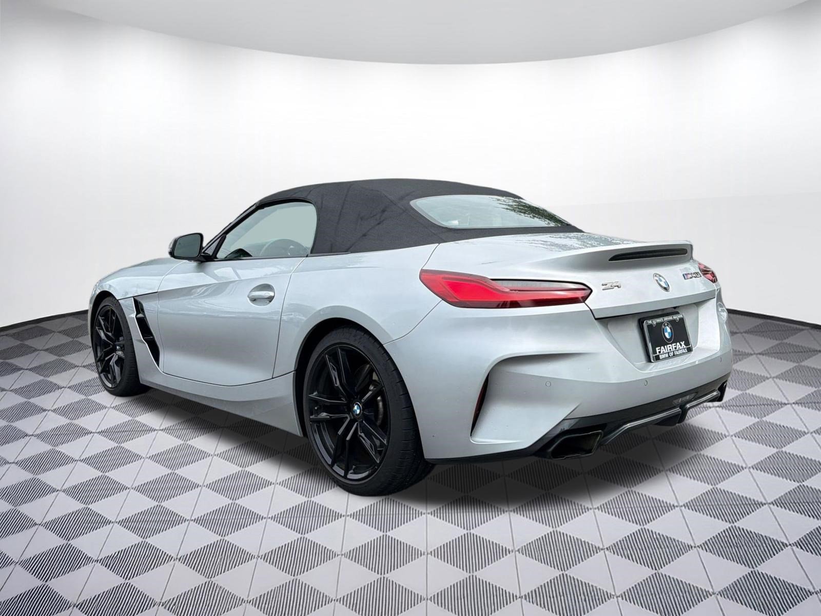 Used 2021 BMW Z4 M40i w/ Executive Package RWD image 3