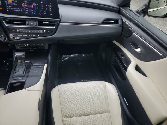 Used 2022 Lexus ES 300h Ultra Luxury image 17