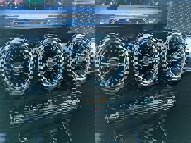 Used 2025 Mercedes-Benz GLB 250 image 24