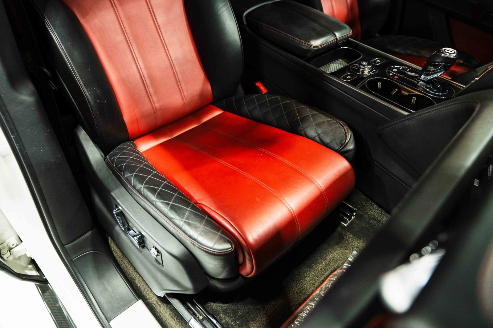 Used 2019 Bentley Bentayga AWD/4WD image 25
