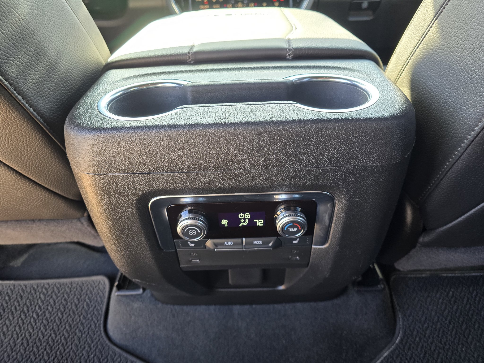 Used 2025 GMC Yukon XL Denali AWD/4WD image 30