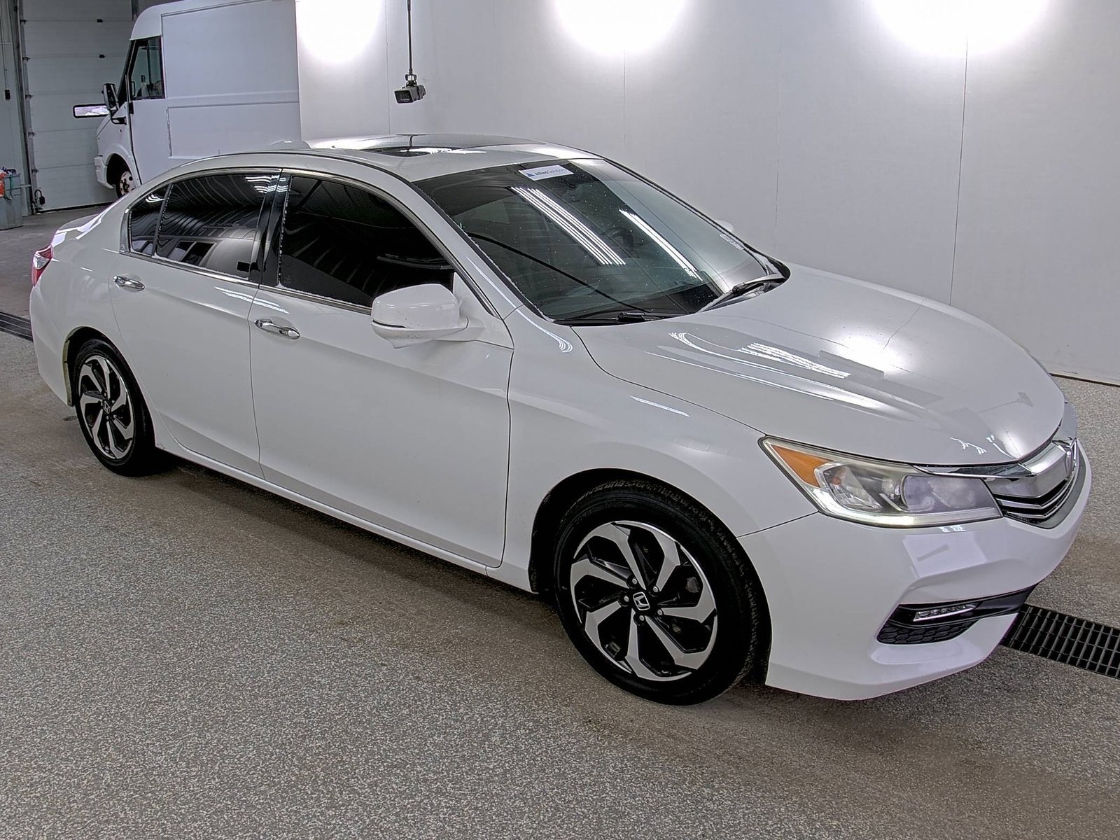 Used 2017 Honda Accord EX-L image 5