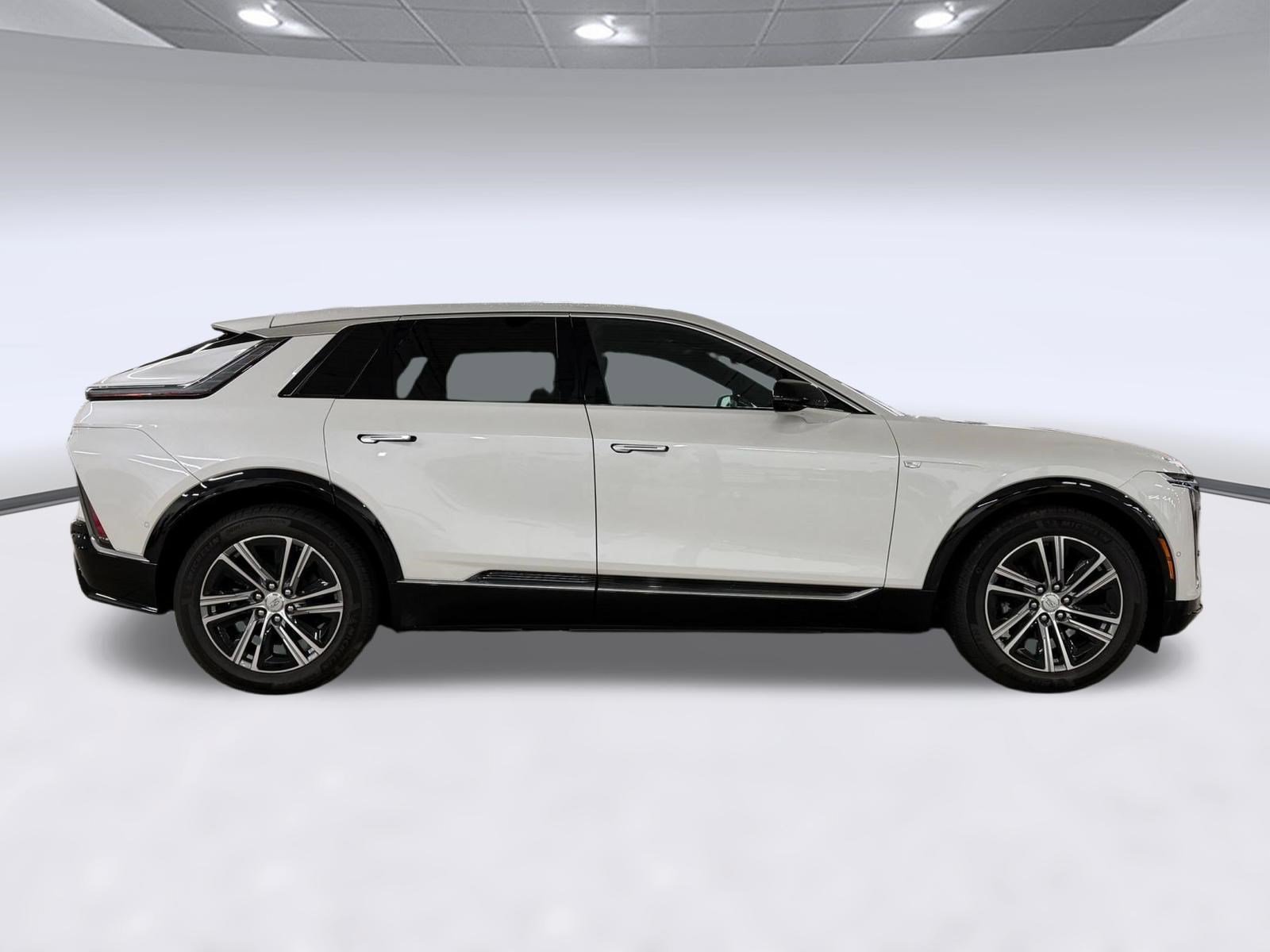 Certified 2024 Cadillac Lyriq Luxury RWD image 8