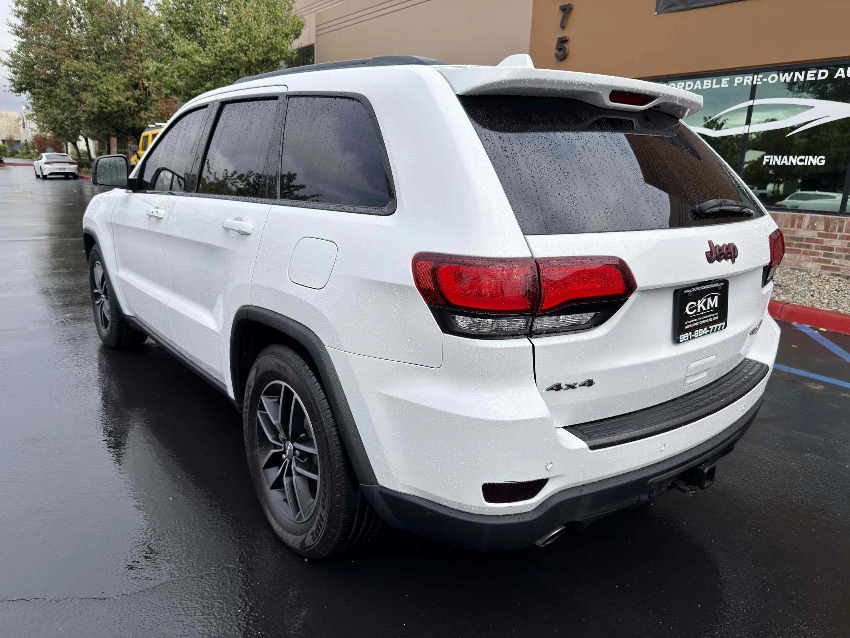 Used 2018 Jeep Grand Cherokee Trailhawk AWD/4WD image 14