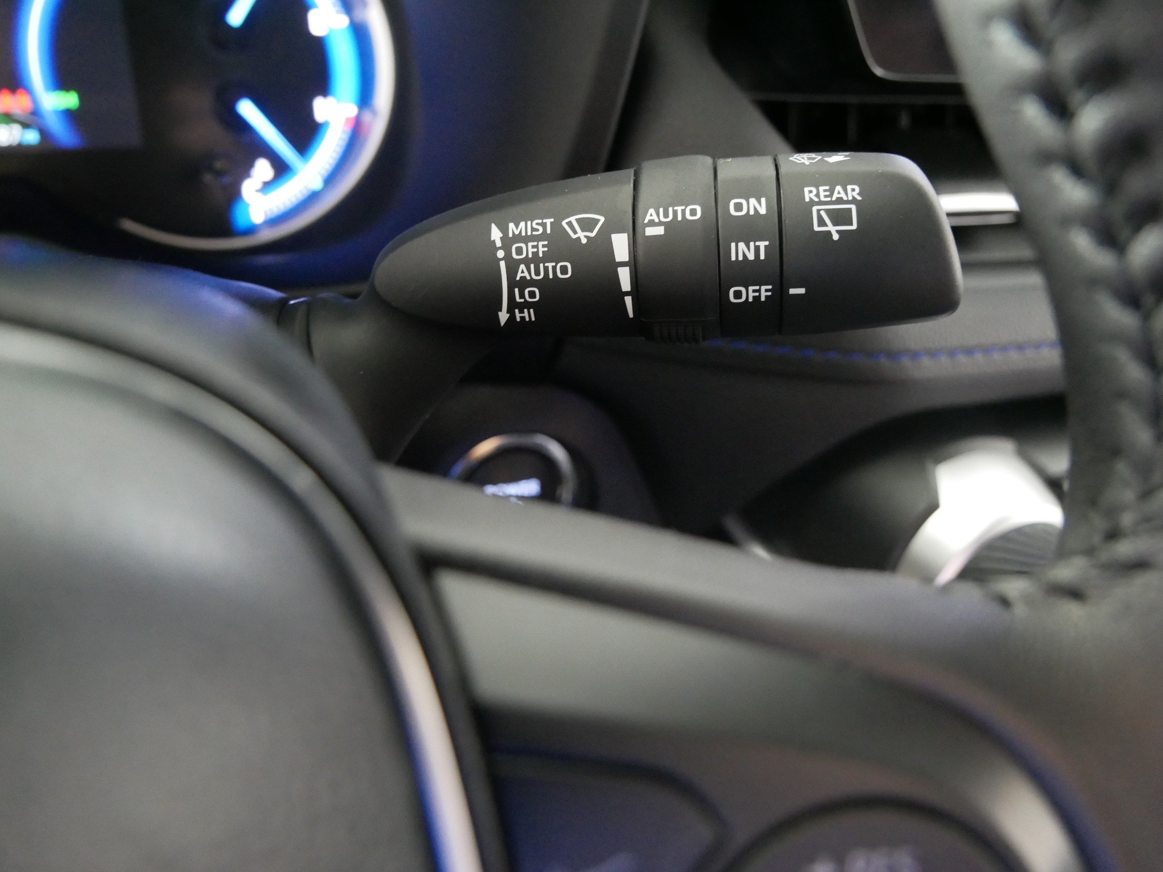 Used 2025 Toyota RAV4 XSE w/ Weather Package AWD/4WD image 32