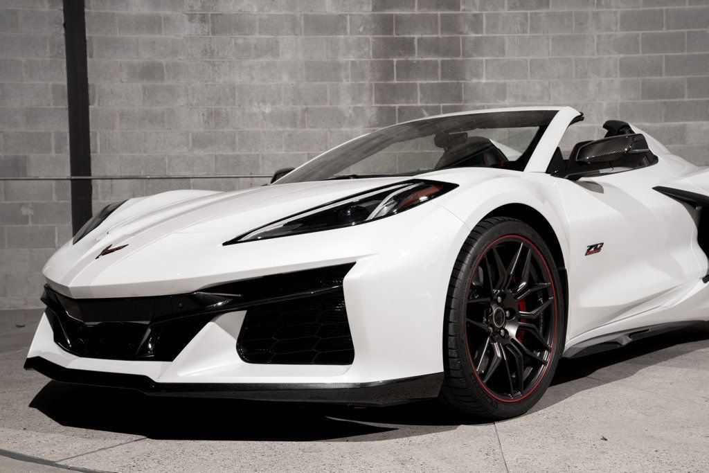 Used 2023 Chevrolet Corvette Z06 RWD image 18