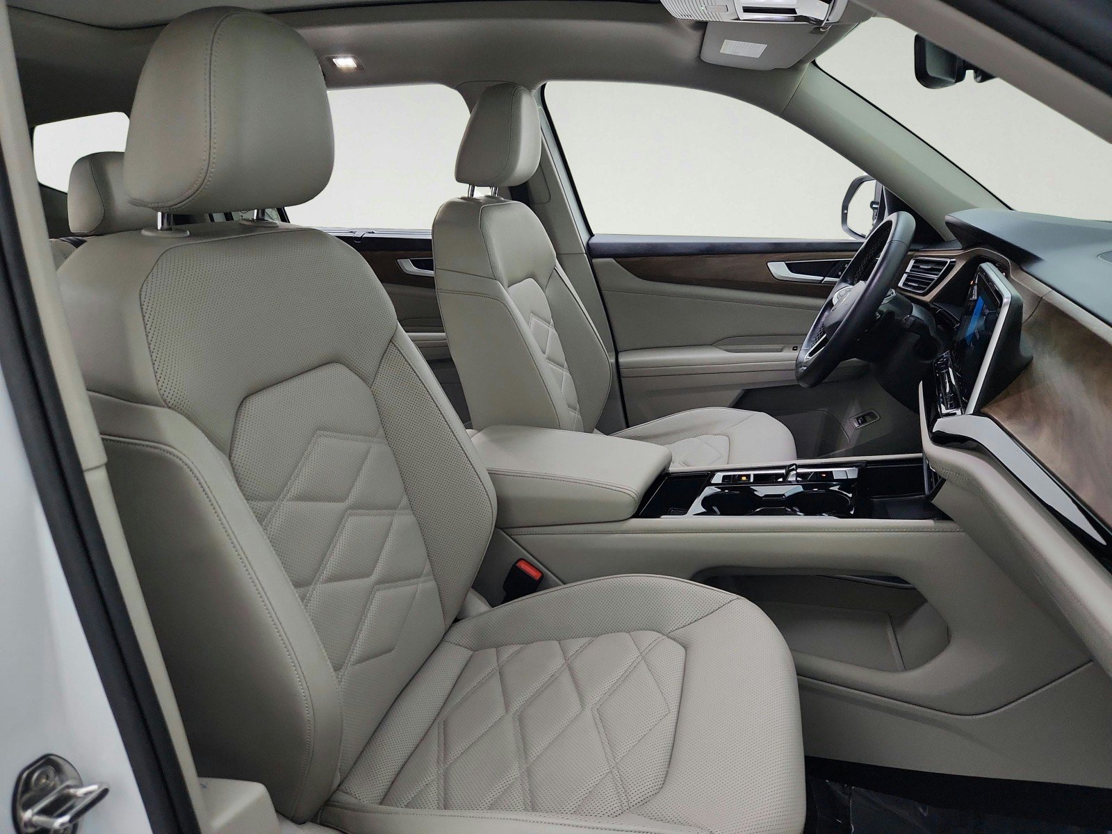 Used 2024 Volkswagen Atlas SE w/ Panoramic Sunroof Package FWD image 32