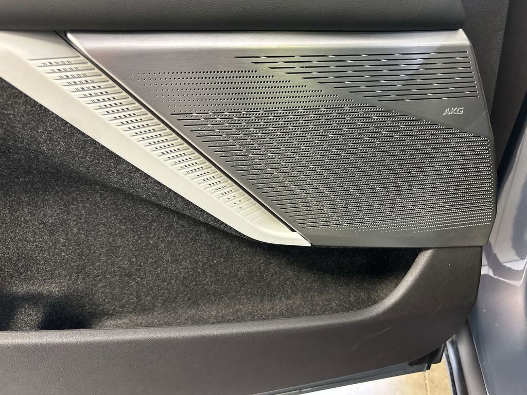 New 2025 Cadillac Optiq Luxury 1 w/ LPO, ONYX Package image 29