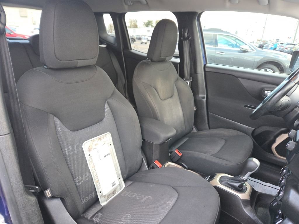 Used 2017 Jeep Renegade Latitude w/ Popular Equipment Group image 20