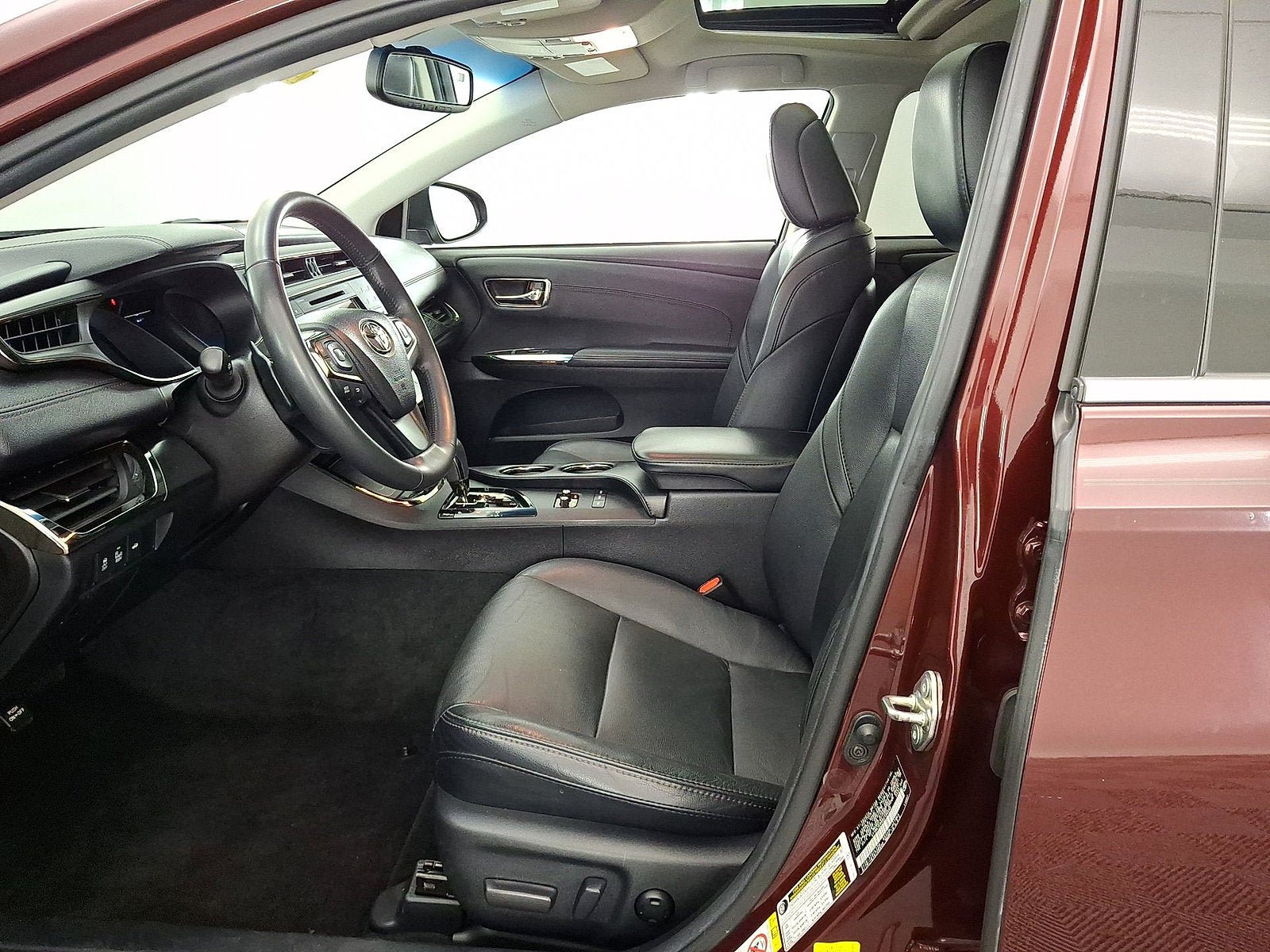 Used 2016 Toyota Avalon Touring FWD image 3