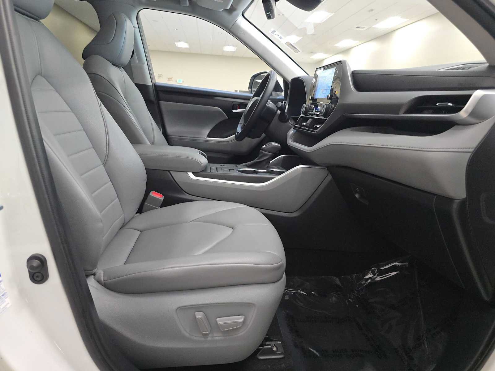 Certified 2020 Toyota Highlander XLE AWD/4WD image 27