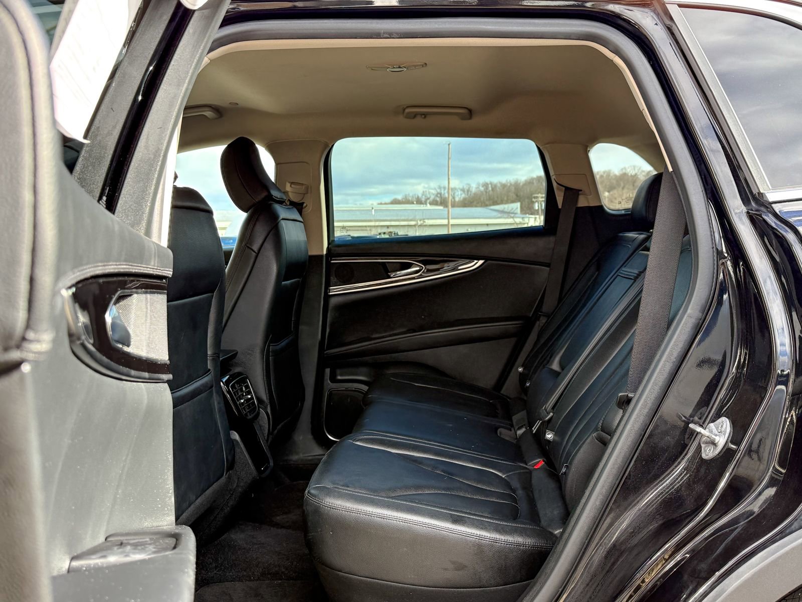 Used 2023 Lincoln Nautilus AWD w/ Premium Package image 19