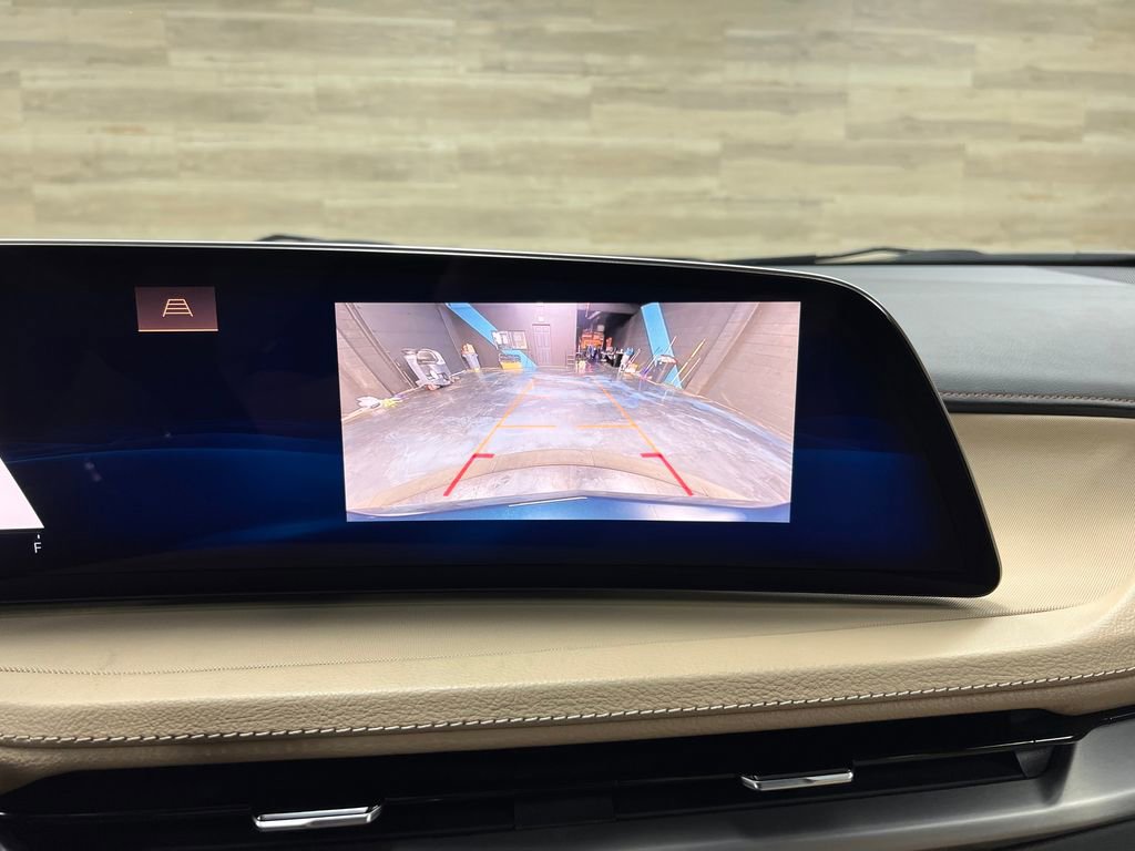 Used 2024 Cadillac XT4 Luxury w/ Cold Weather Package image 14