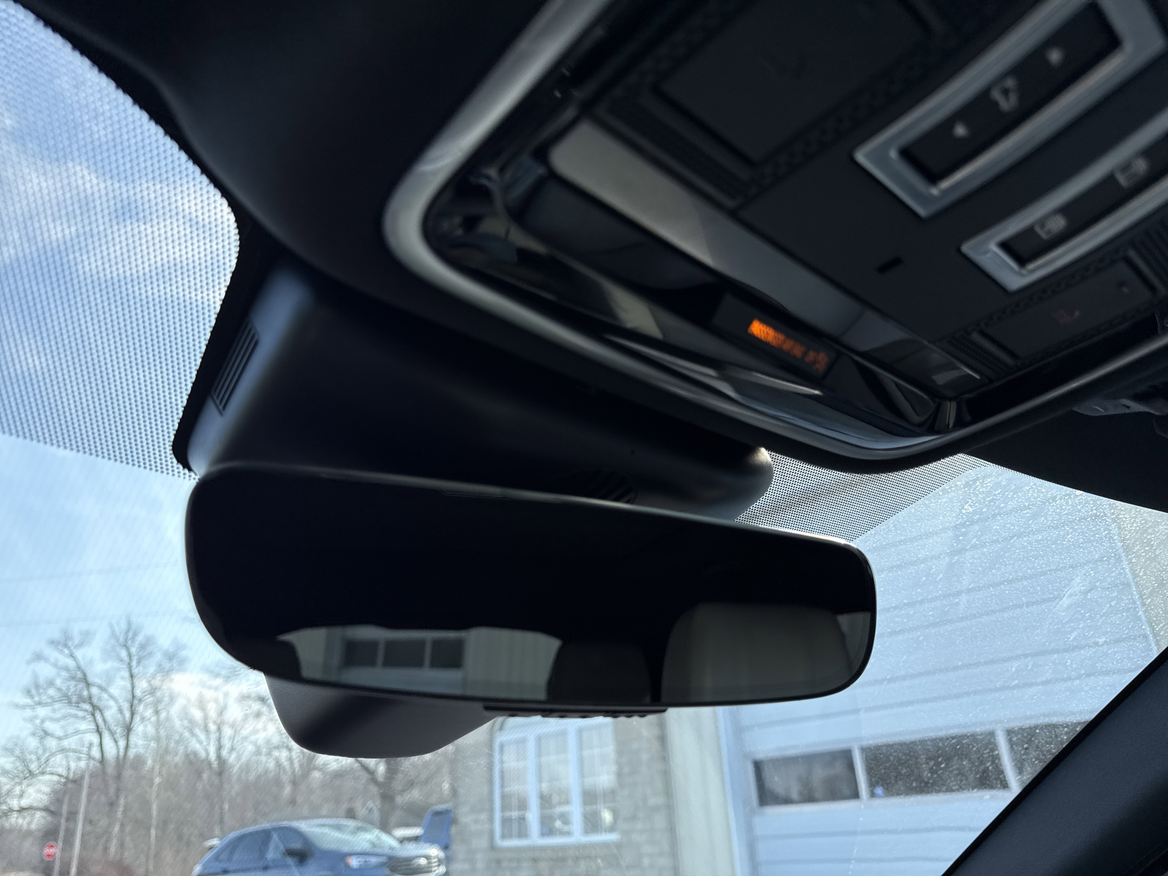 Used 2018 Land Rover Range Rover Velar R-Dynamic SE image 36