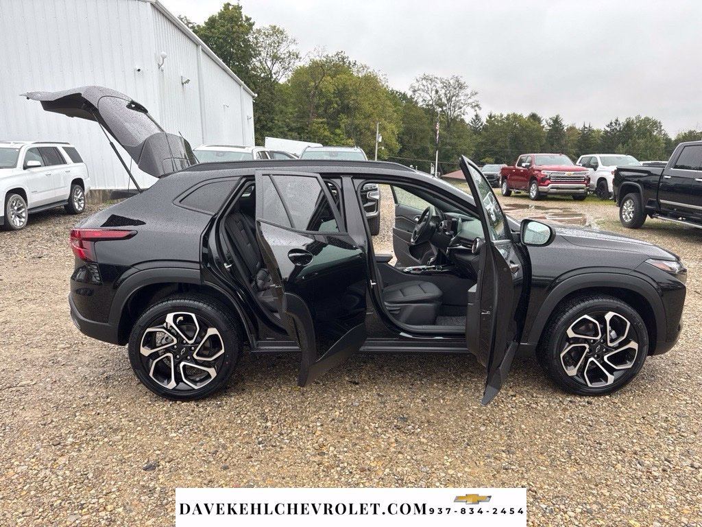 Used 2024 Chevrolet Trax RS w/ Sunroof Package FWD image 32