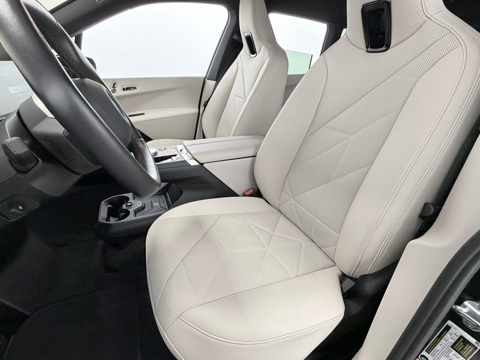 Used 2023 BMW iX xDrive50 w/ Premium Package AWD/4WD image 29