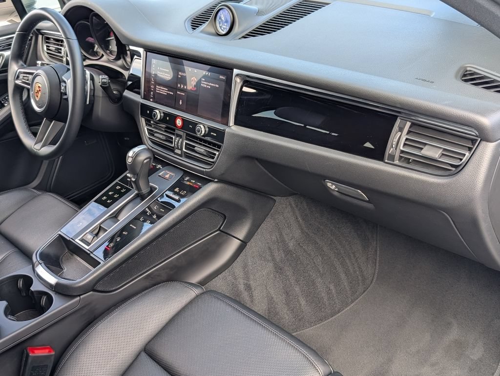 Certified 2025 Porsche Macan AWD/4WD image 13