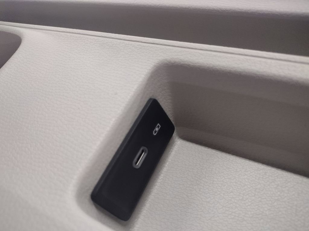 New 2025 Volkswagen ID. Buzz 1st Edition image 13