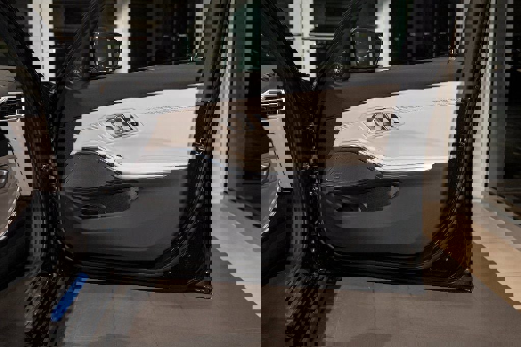 Used 2026 BMW 330i xDrive Sedan w/ Premium Package AWD/4WD image 19