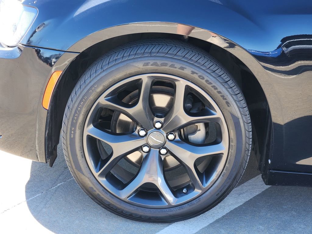 Used 2022 Chrysler 300 Touring w/ Sport Appearance Package image 14