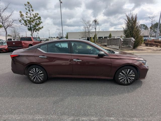 Used 2024 Nissan Altima 2.5 SV image 2