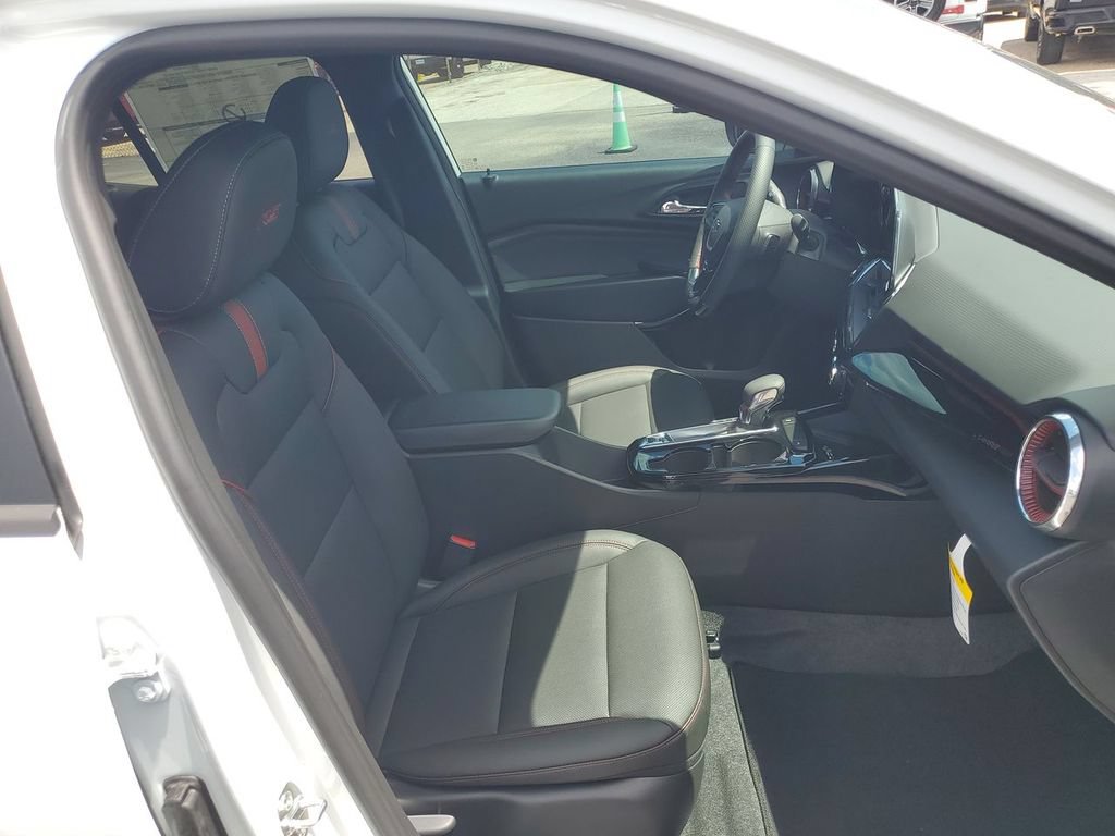 New 2026 Chevrolet Trax RS w/ Sunroof Package FWD image 28