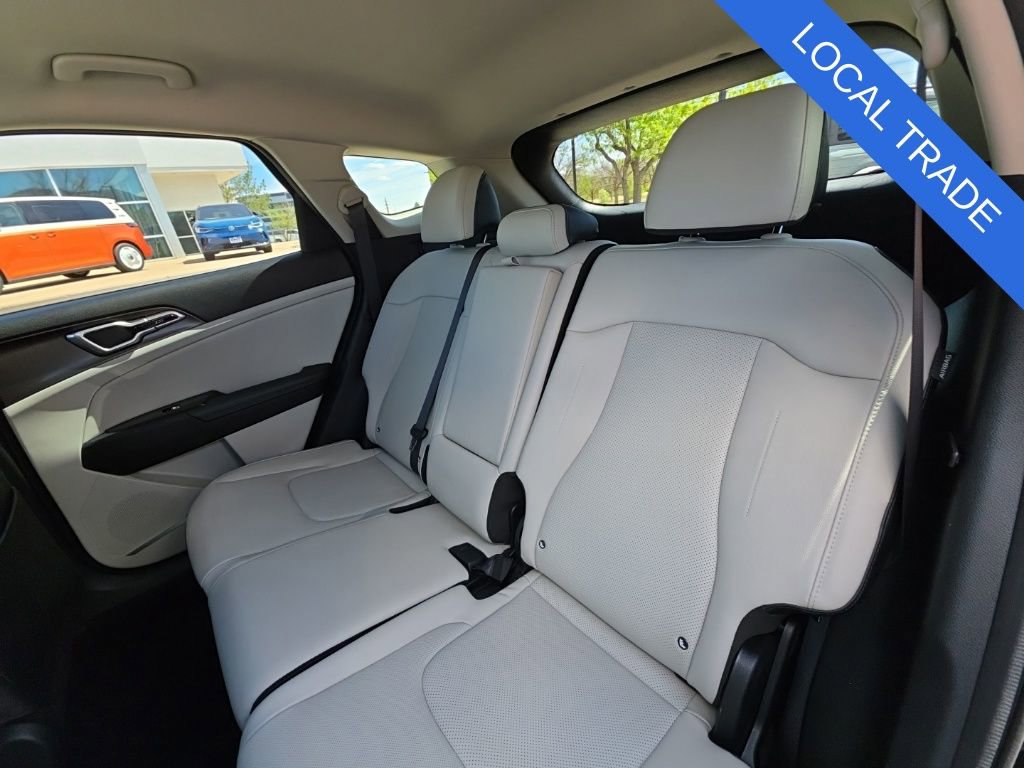 Used 2025 Kia Sportage EX image 20