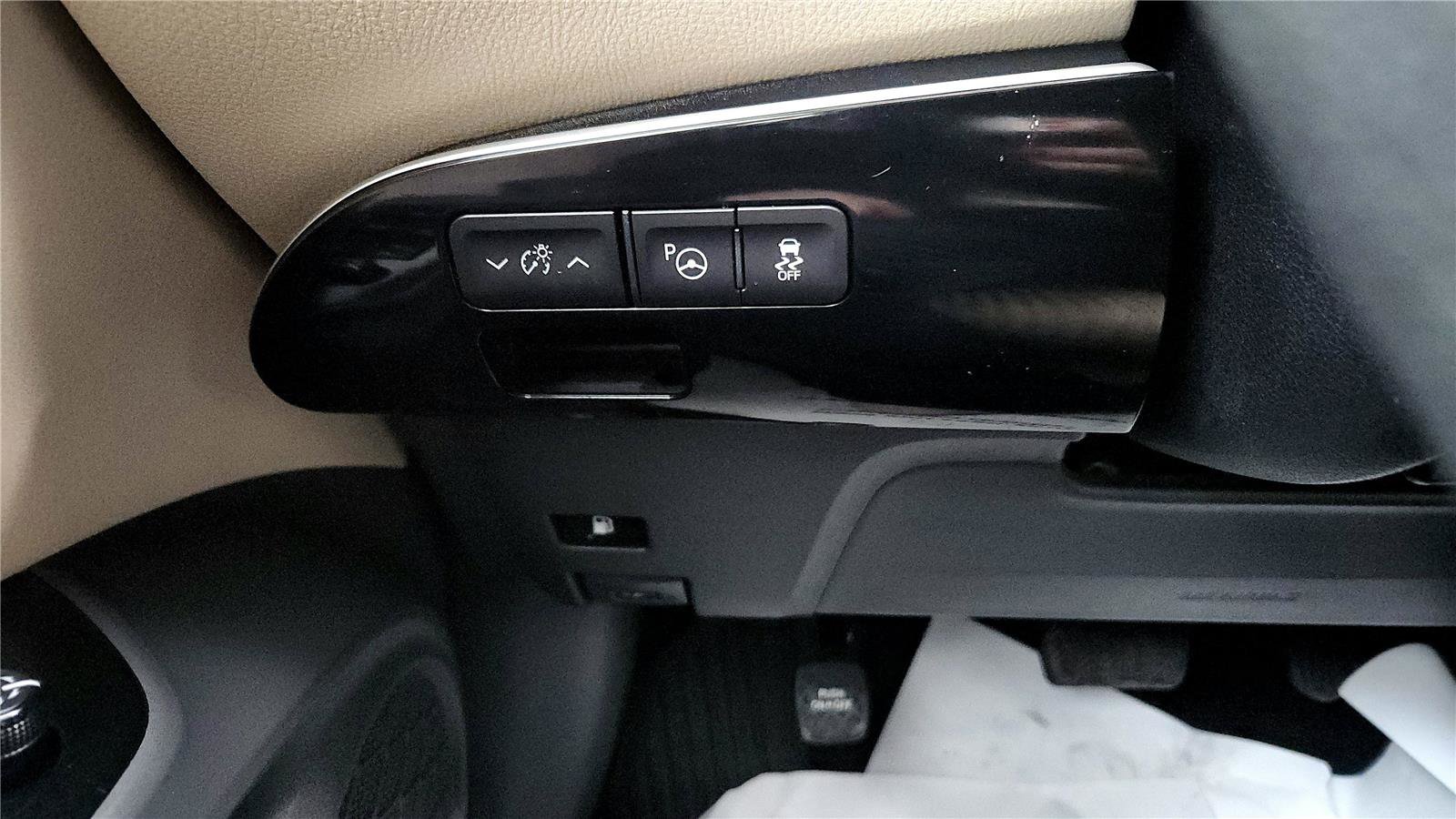 Used 2017 Toyota Prius Two image 32