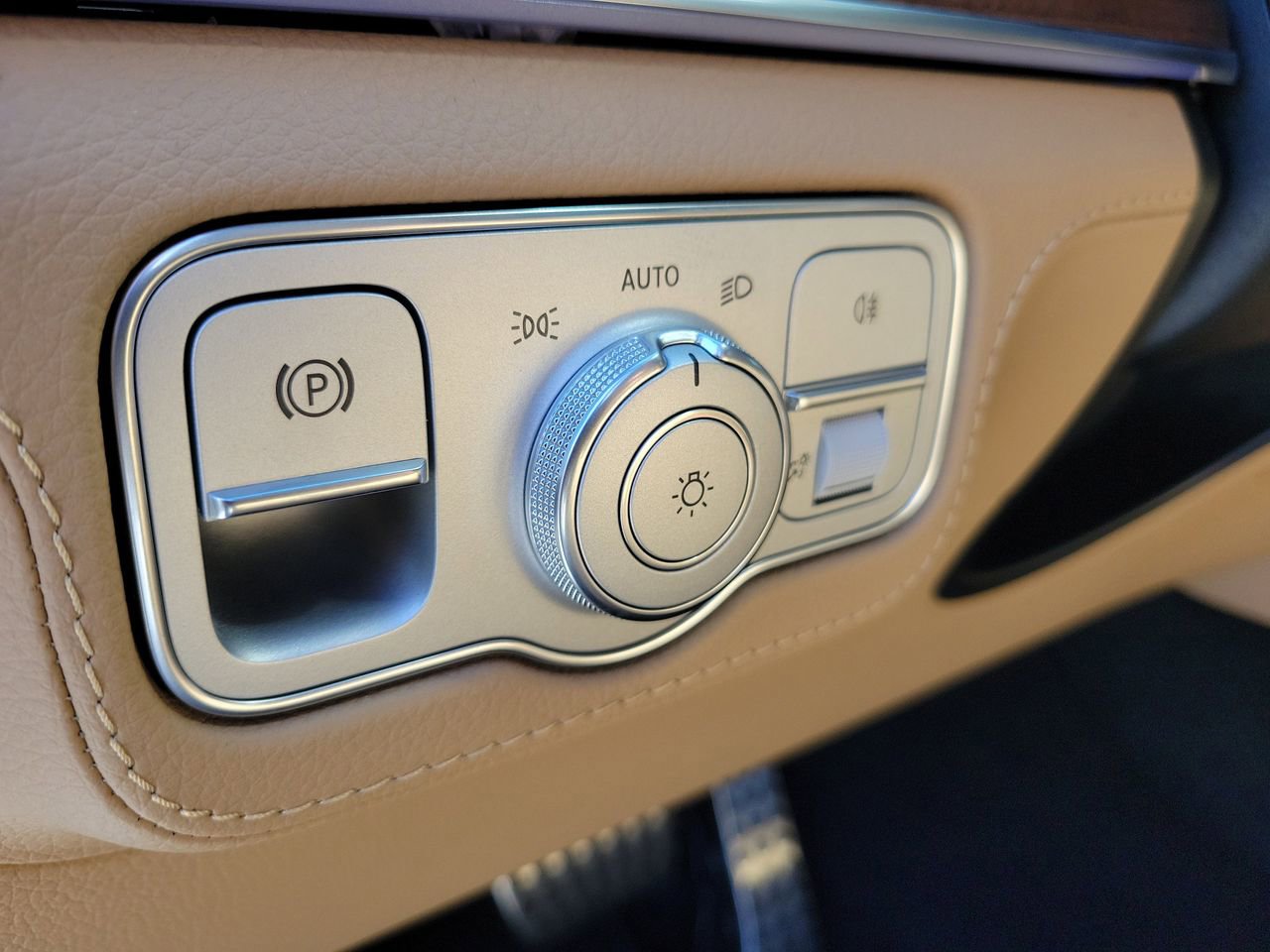 New 2026 Mercedes-Benz GLS 580 4MATIC image 28