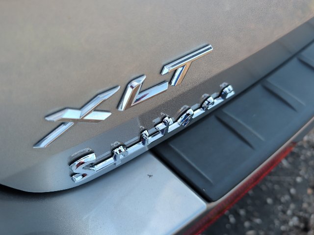 Used 2023 Ford Explorer XLT w/ Equipment Group 202A AWD/4WD image 9