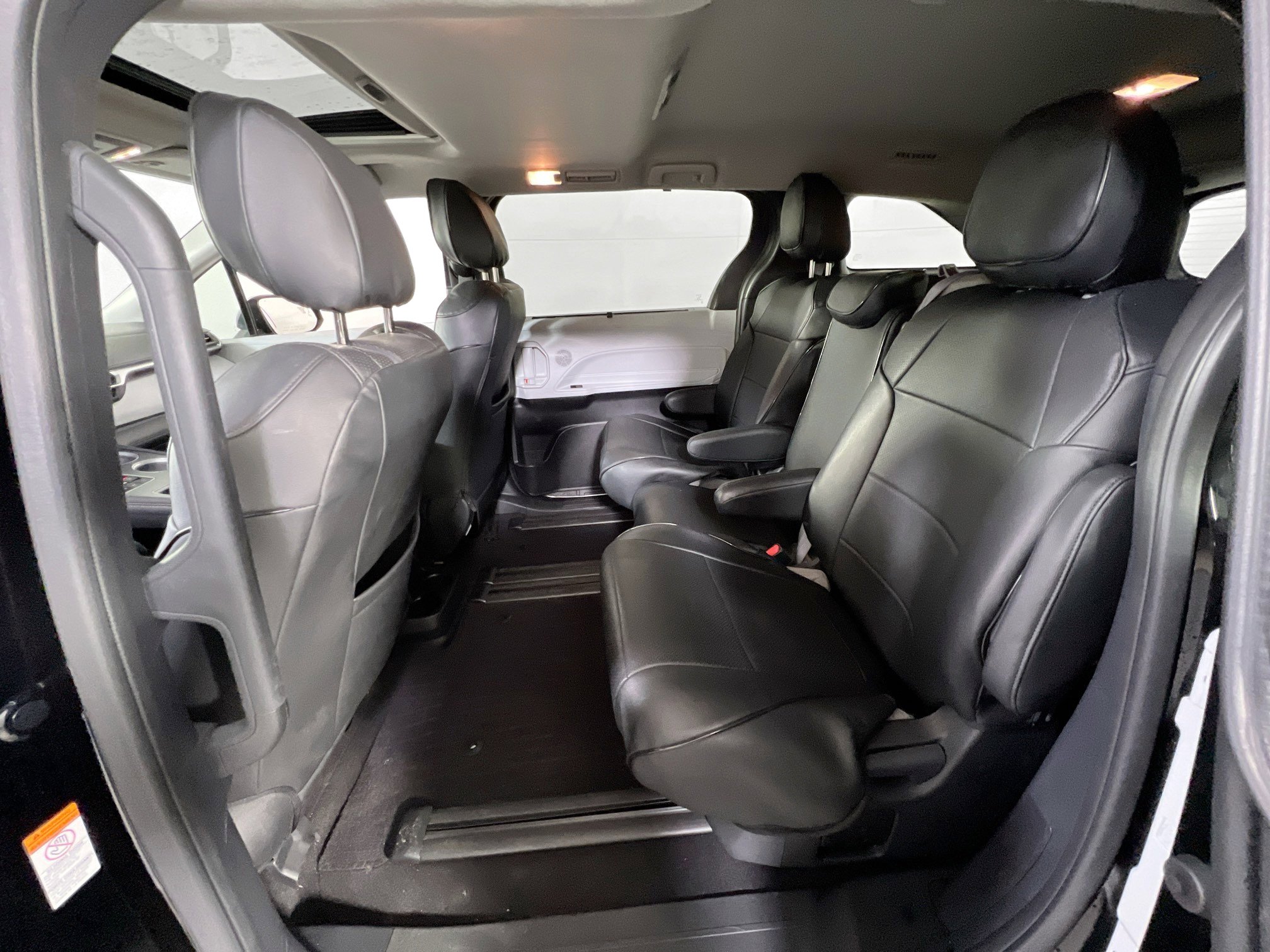 Used 2025 Toyota Sienna LE w/ LE Plus Package image 23