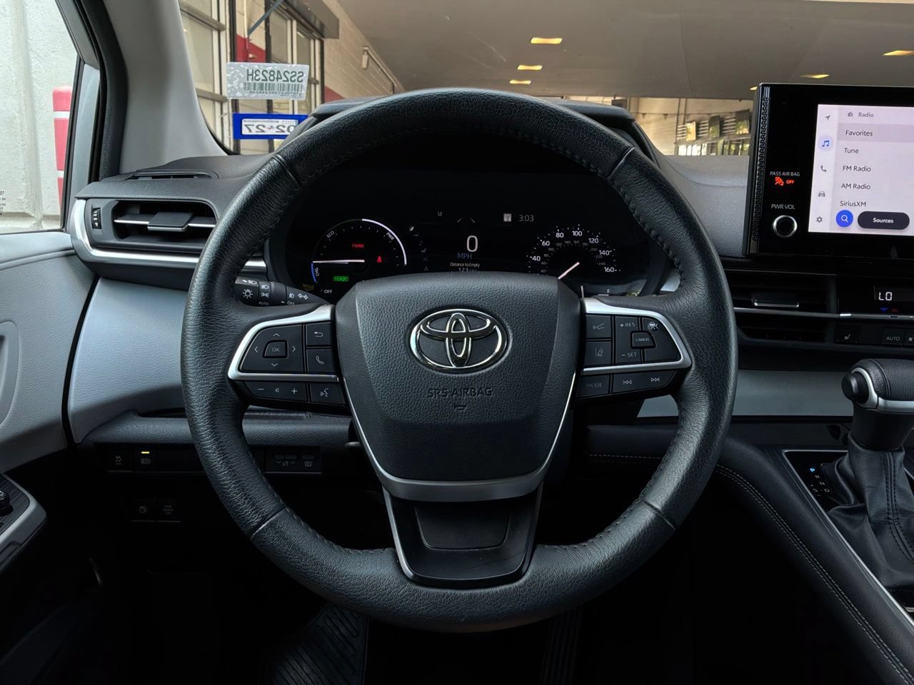Used 2025 Toyota Sienna XLE FWD image 39