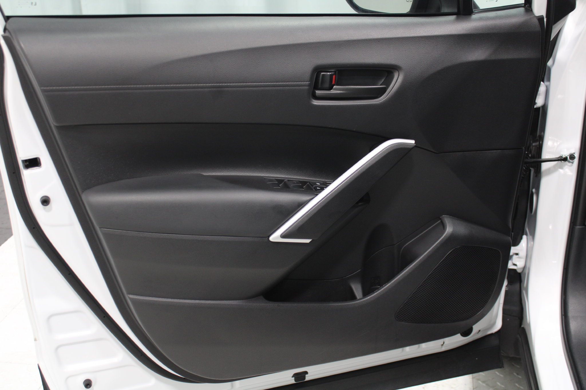 Used 2025 Toyota Corolla Cross AWD Hybrid image 8