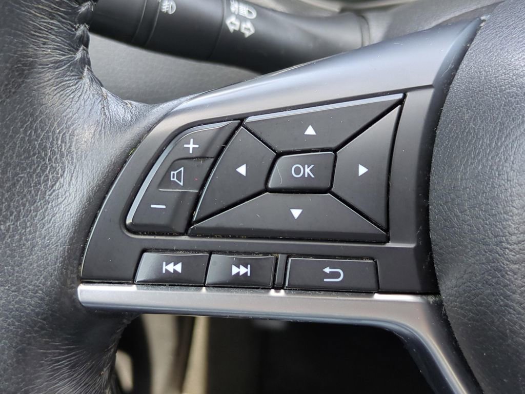 Used 2018 Nissan Rogue SV image 22