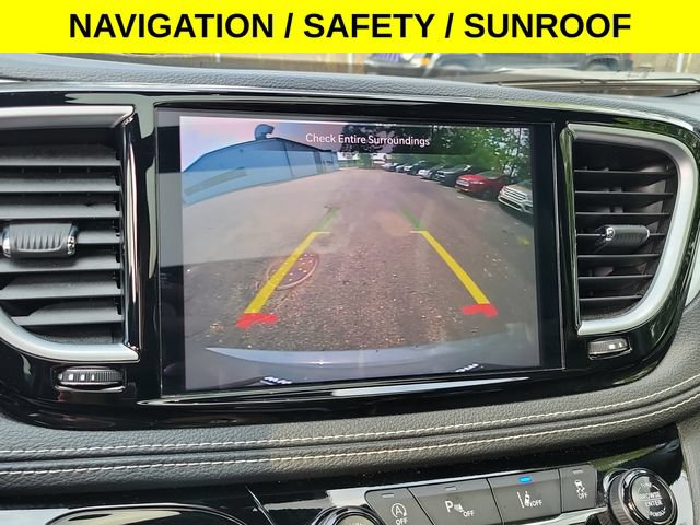 Used 2025 Chrysler Pacifica Limited FWD image 17