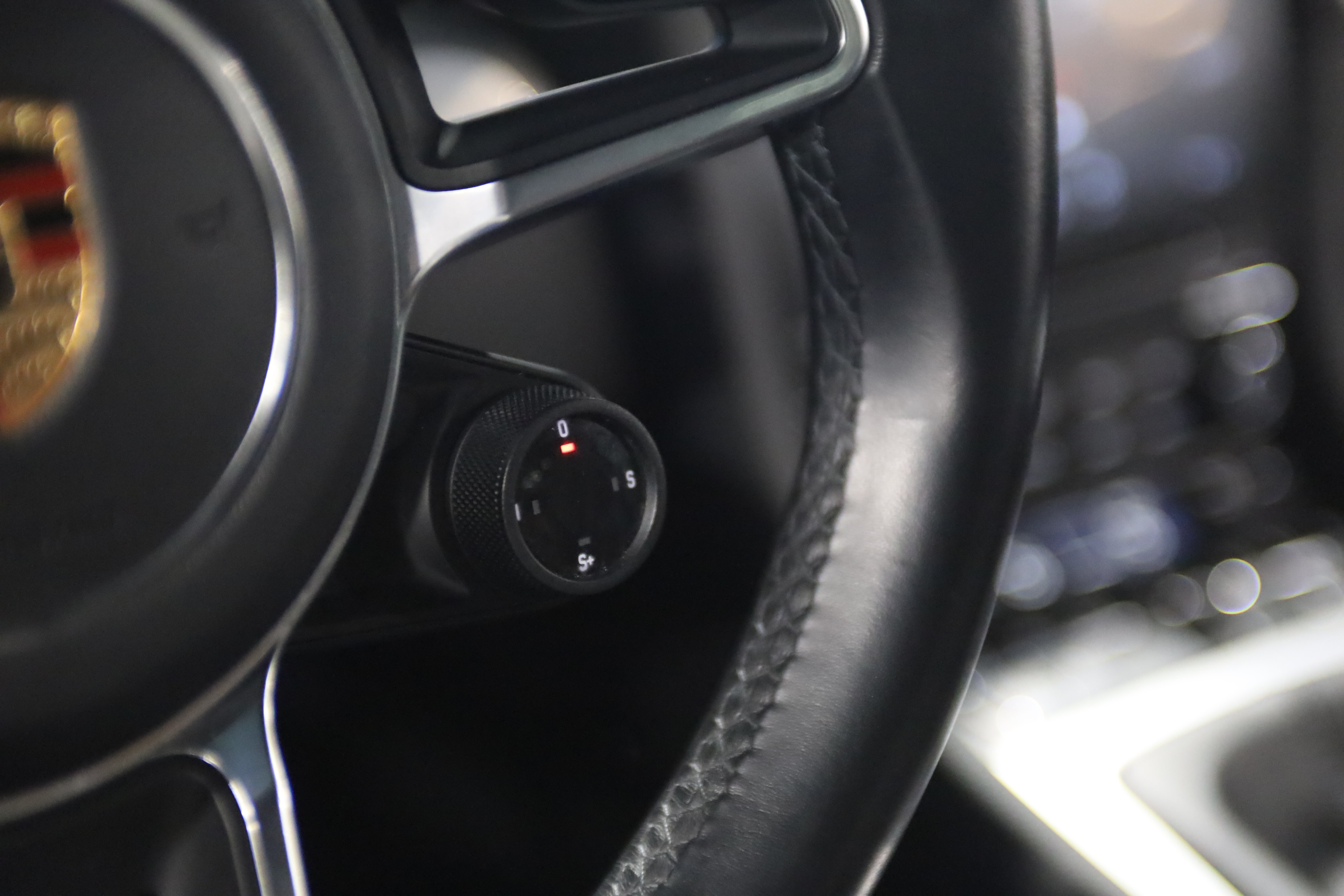 Used 2018 Porsche 718 Cayman RWD image 25