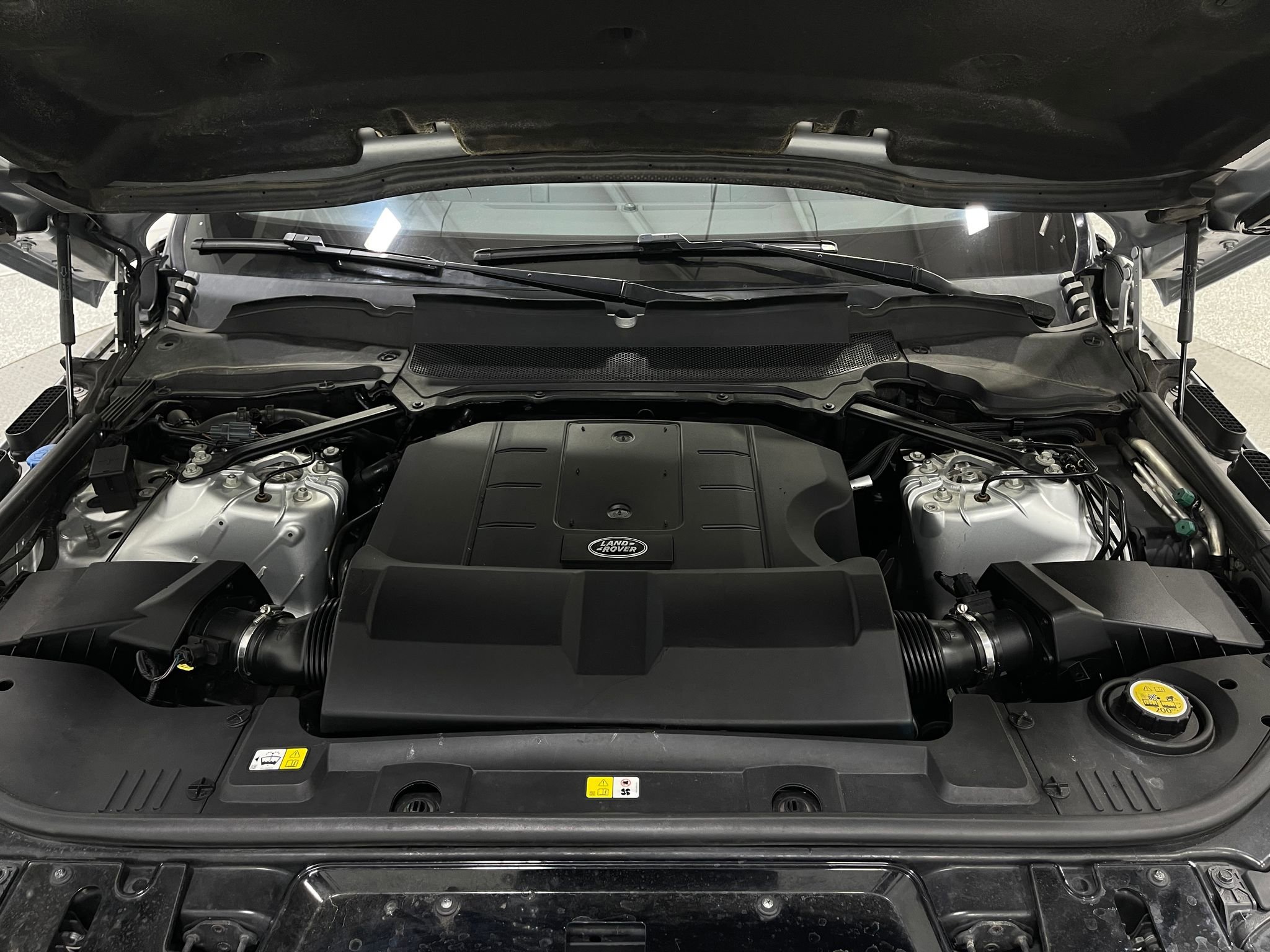 Used 2017 Land Rover Range Rover Sport HSE image 27