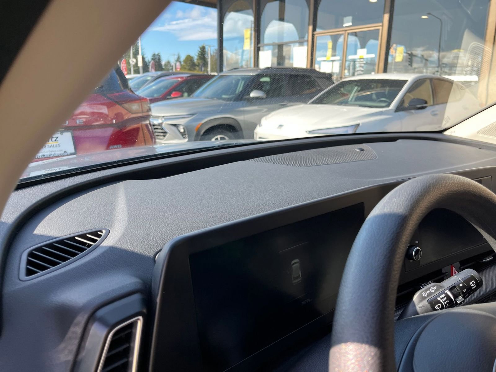 Used 2025 Kia Sportage LX image 34