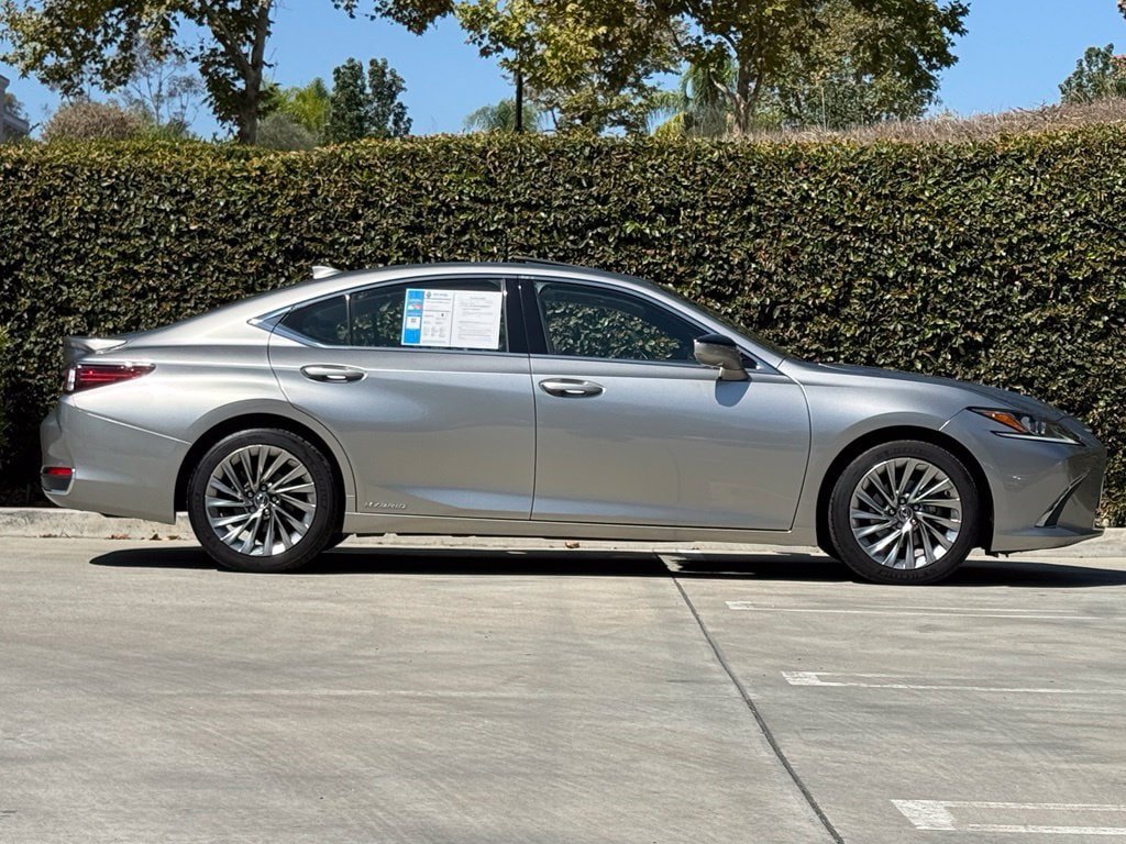 Used 2019 Lexus ES 300h w/ Accessory Package FWD image 10