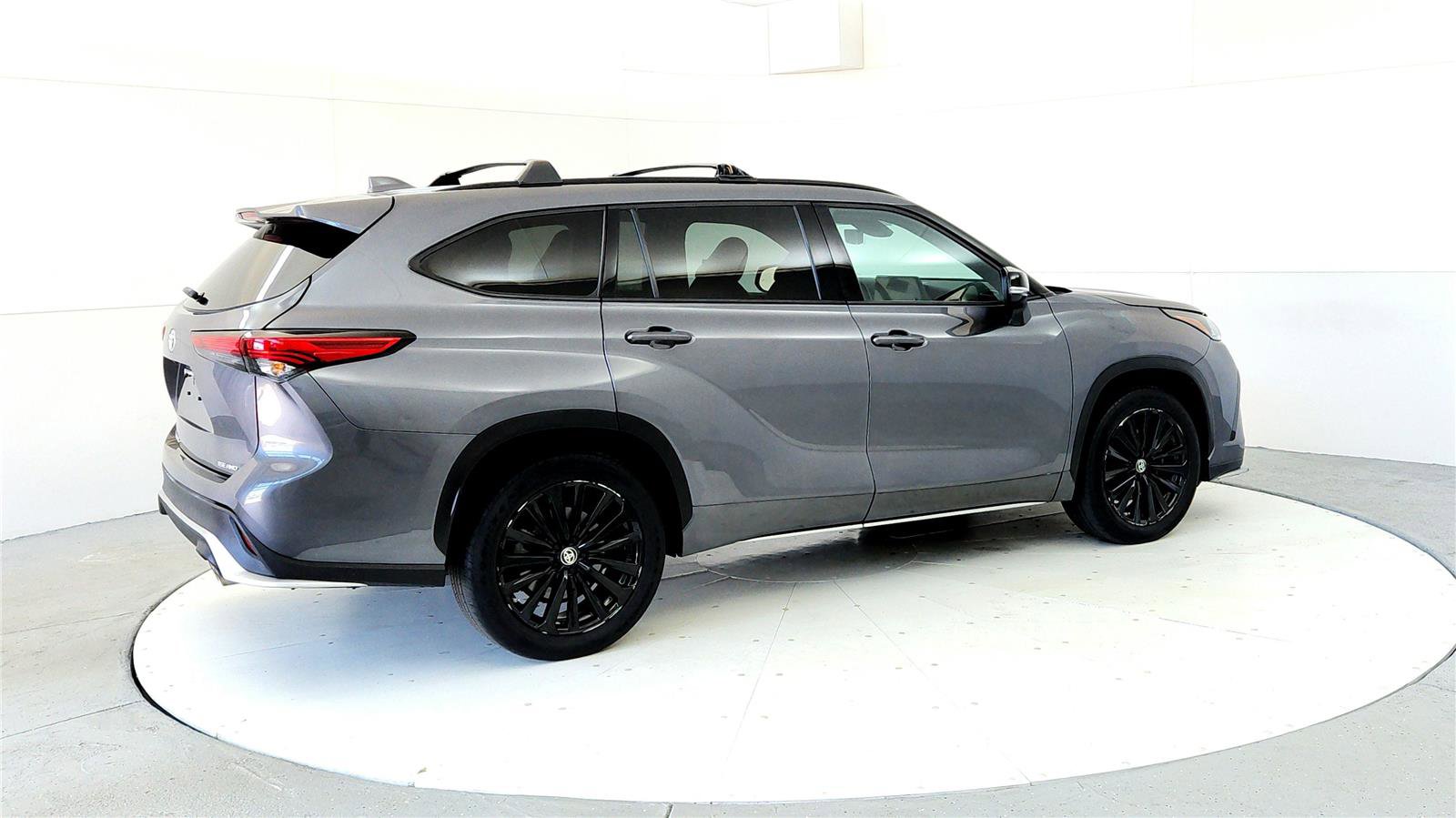 Used 2023 Toyota Highlander XSE AWD/4WD image 8