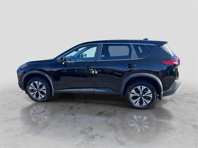Used 2022 Nissan Rogue SV image 2