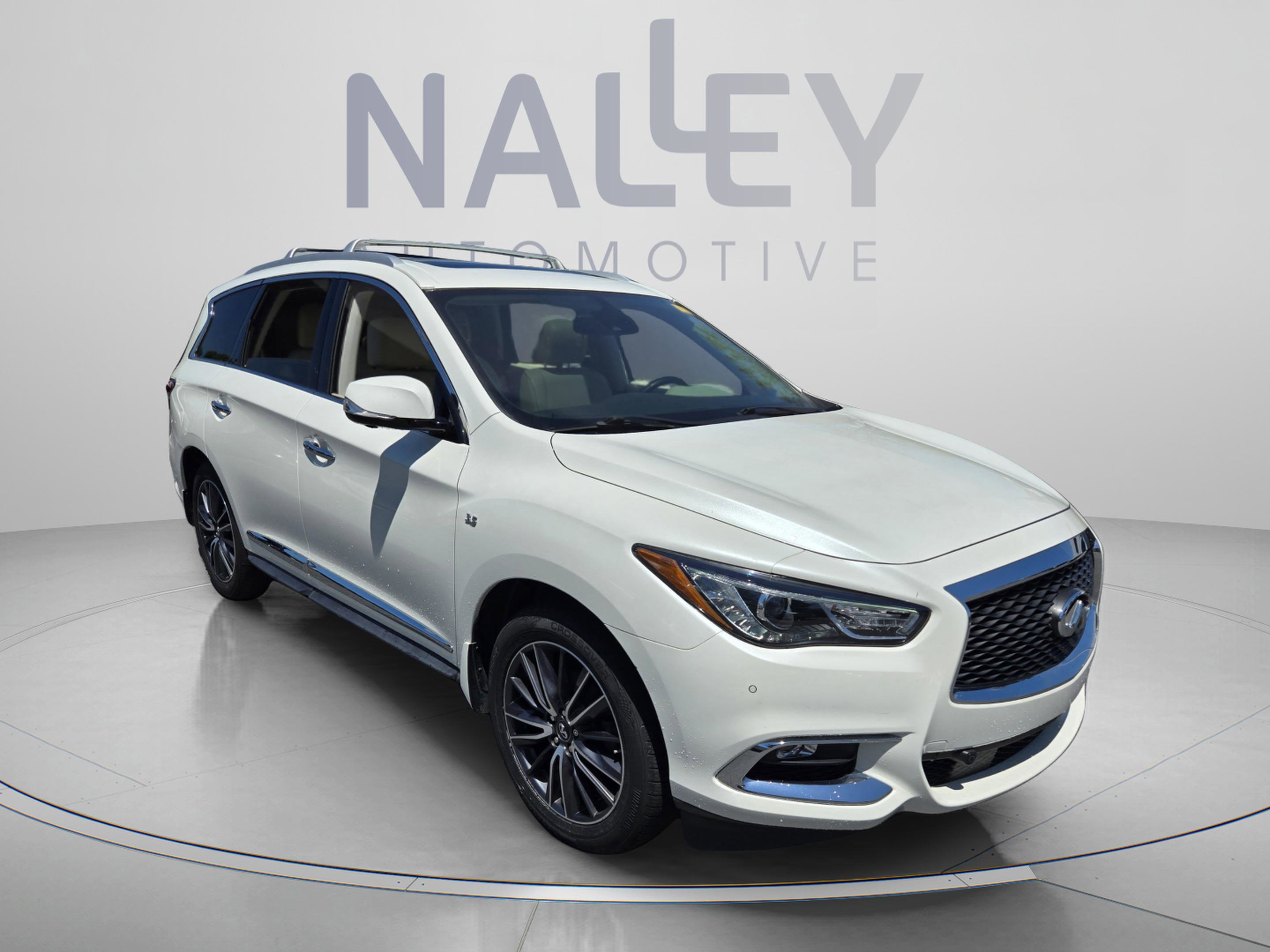 Used 2017 INFINITI QX60 Luxe w/ Deluxe Technology Package AWD/4WD image 5
