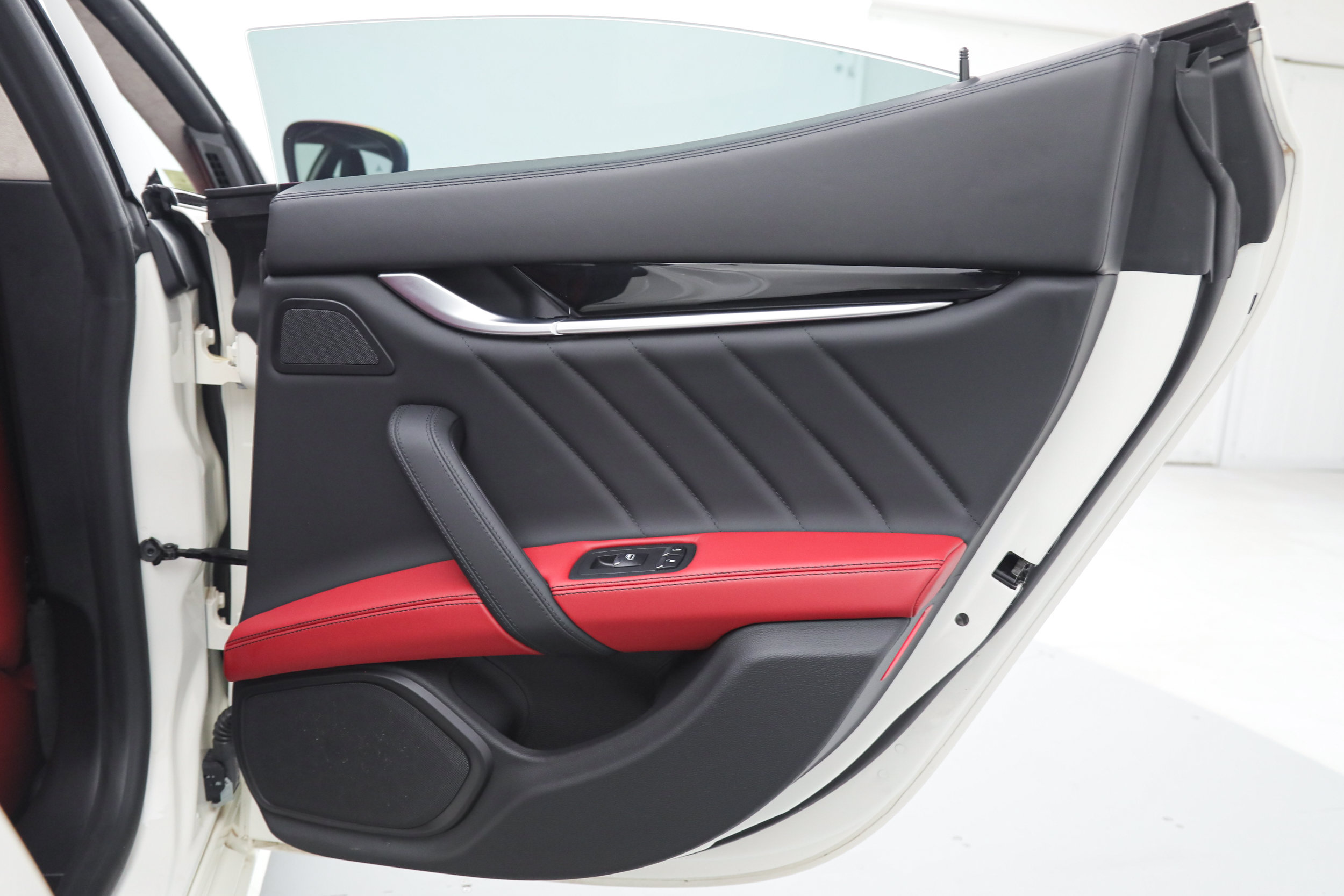 Certified 2023 Maserati Ghibli Modena RWD image 11