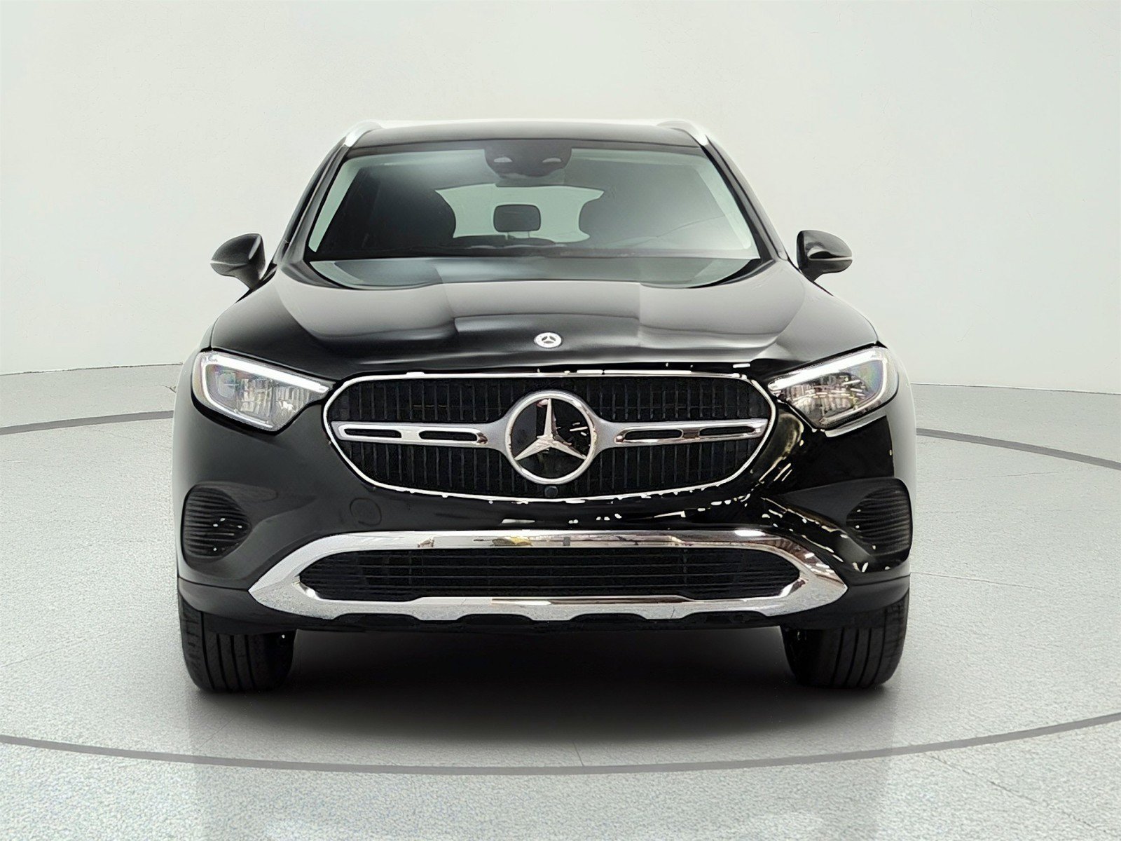 Used 2025 Mercedes-Benz GLC 350e 4MATIC image 2