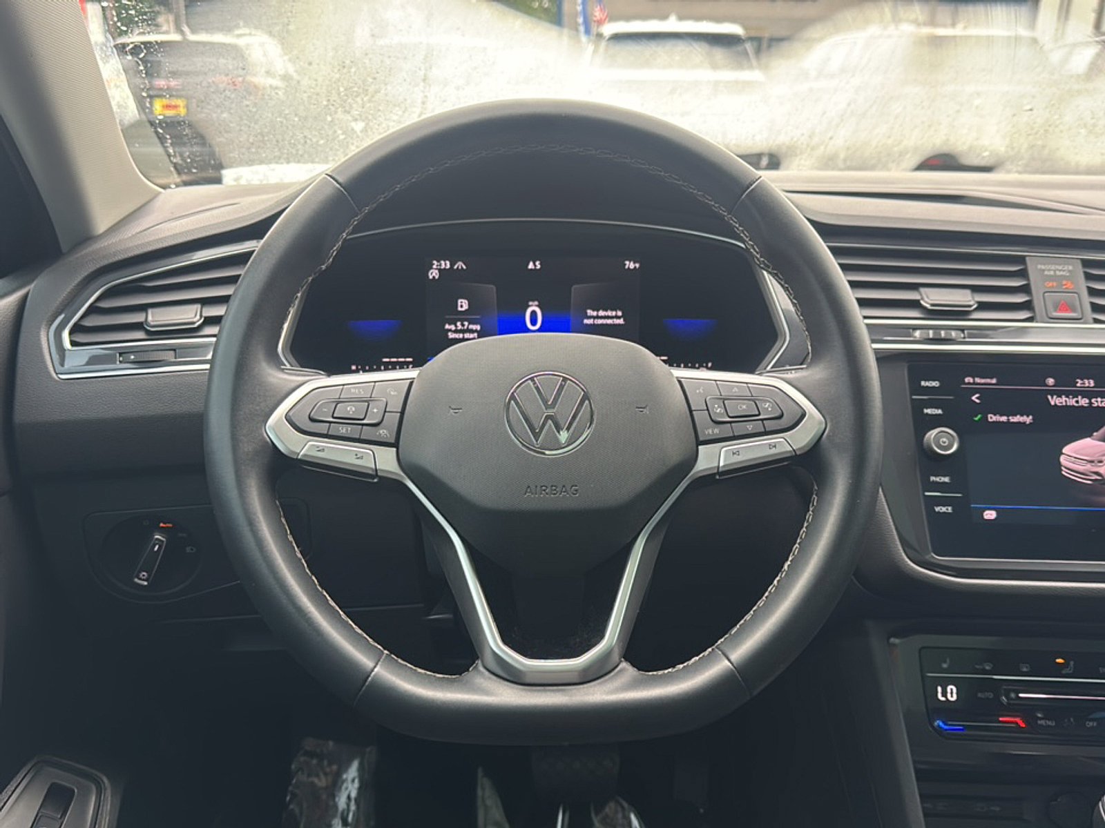 Used 2022 Volkswagen Tiguan SE AWD/4WD image 2
