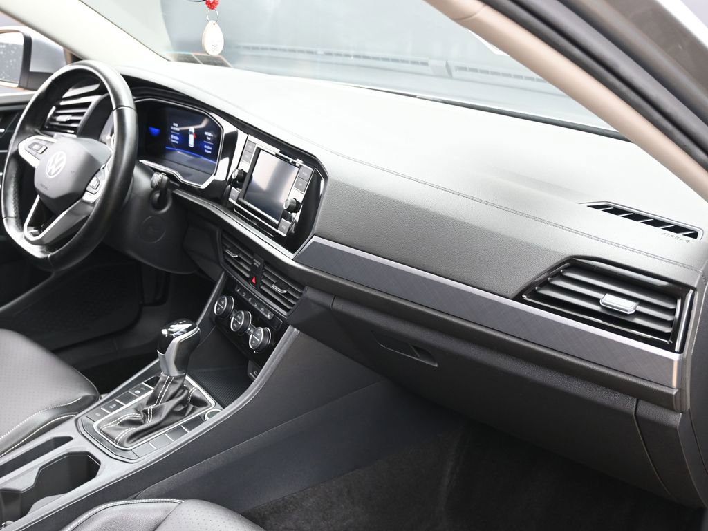 Used 2023 Volkswagen Jetta SE w/ Panoramic Sunroof Package image 33