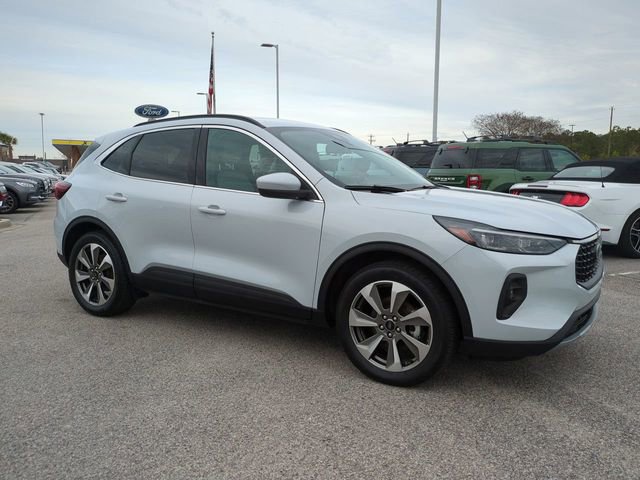 Used 2025 Ford Escape Platinum image 2