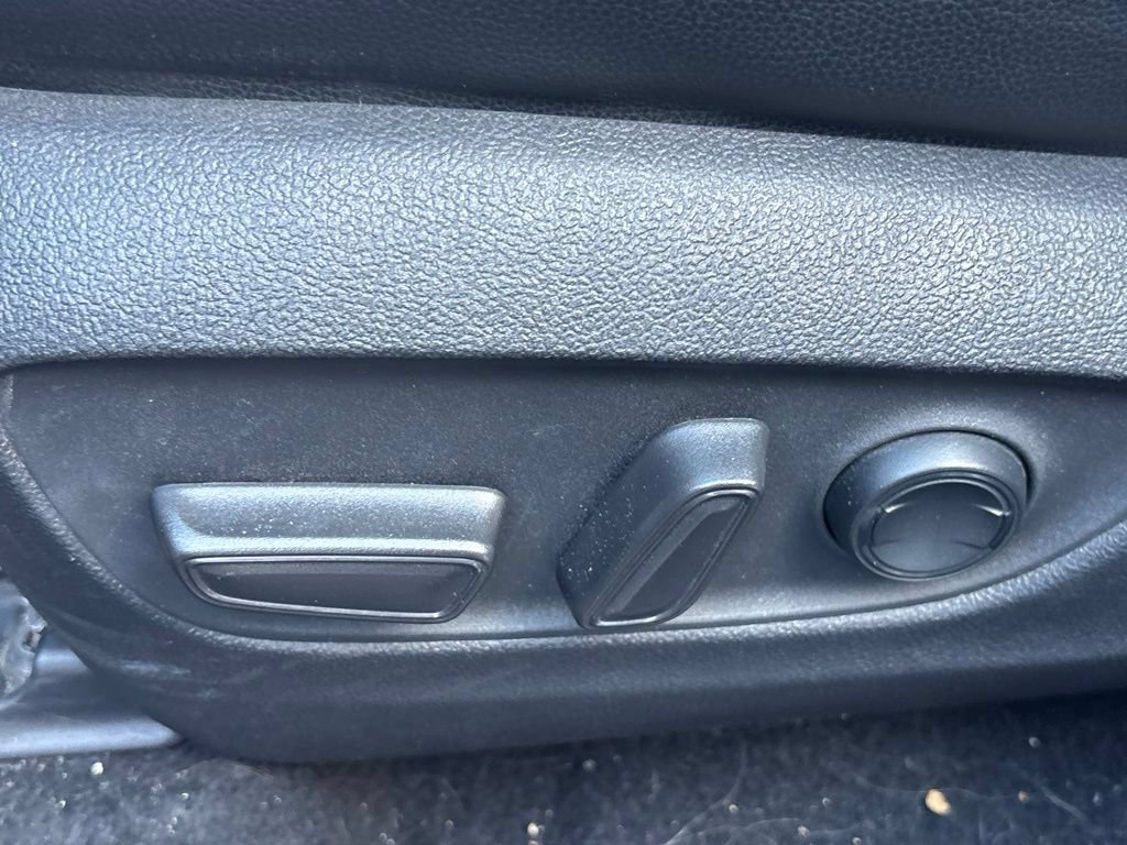Used 2021 Toyota Highlander XLE FWD image 21