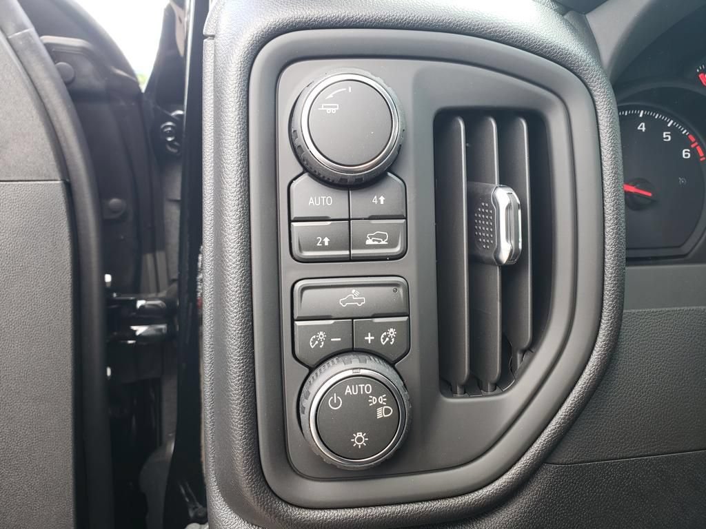 New 2026 Chevrolet Silverado 1500 Custom w/ LPO, Dark Essentials Package AWD/4WD image 26