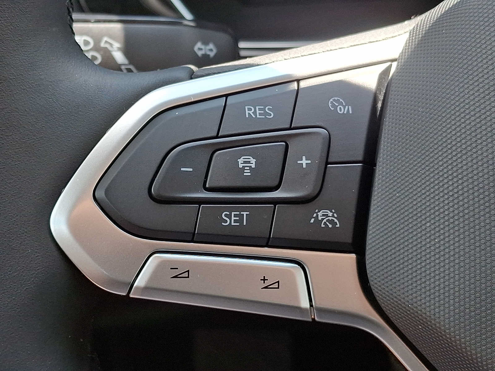 Certified 2023 Volkswagen Jetta SE FWD image 18